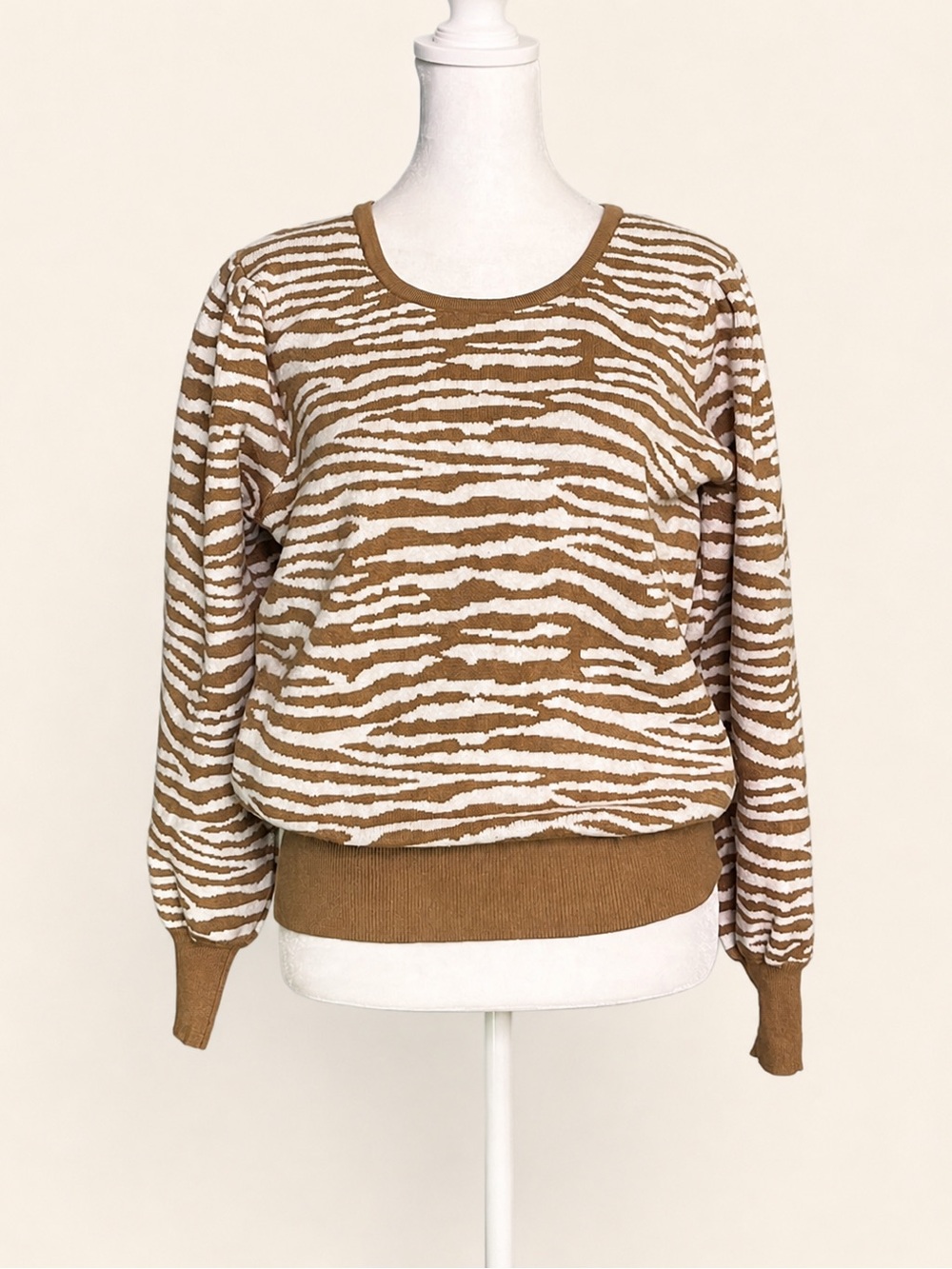 🤎 NINE WEST ZEBRA JACQUARD PUFF-SLEEVE SWEATER | M 🤍✨